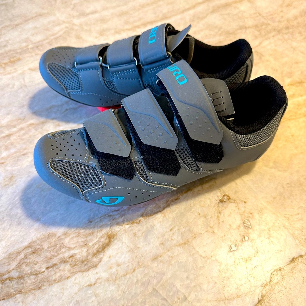 Near new Giro women’s Techne cycling shoes, size 5